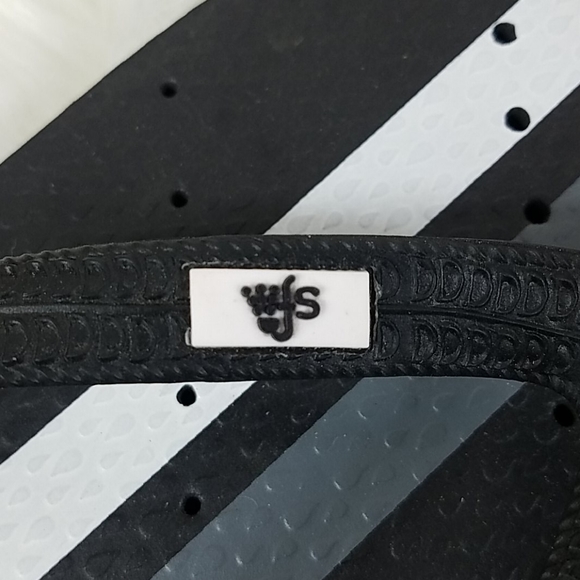 NWOT, WFS, blk, wht. Gray, flipflops, Sz11/12 - Picture 3 of 5